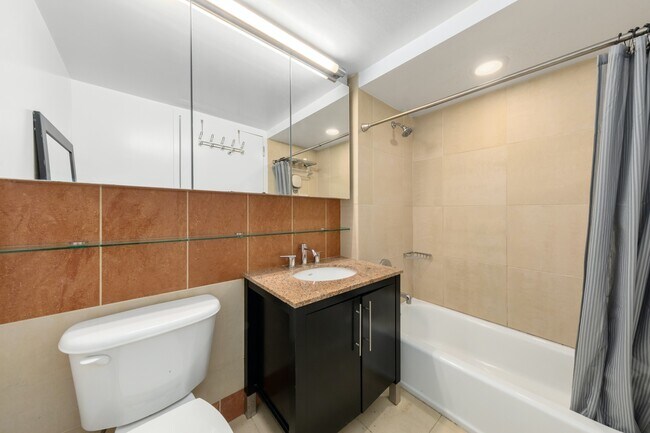 Building Photo - Bright Alcove Studio