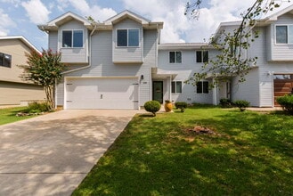 Building Photo - 136 Travis Trail