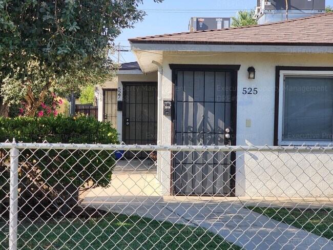 Building Photo - 2 Bedroom / 1 Bathroom move in $1,050.00