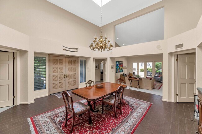 Foto del edificio - Rates Vary: $4,245 - $5,495