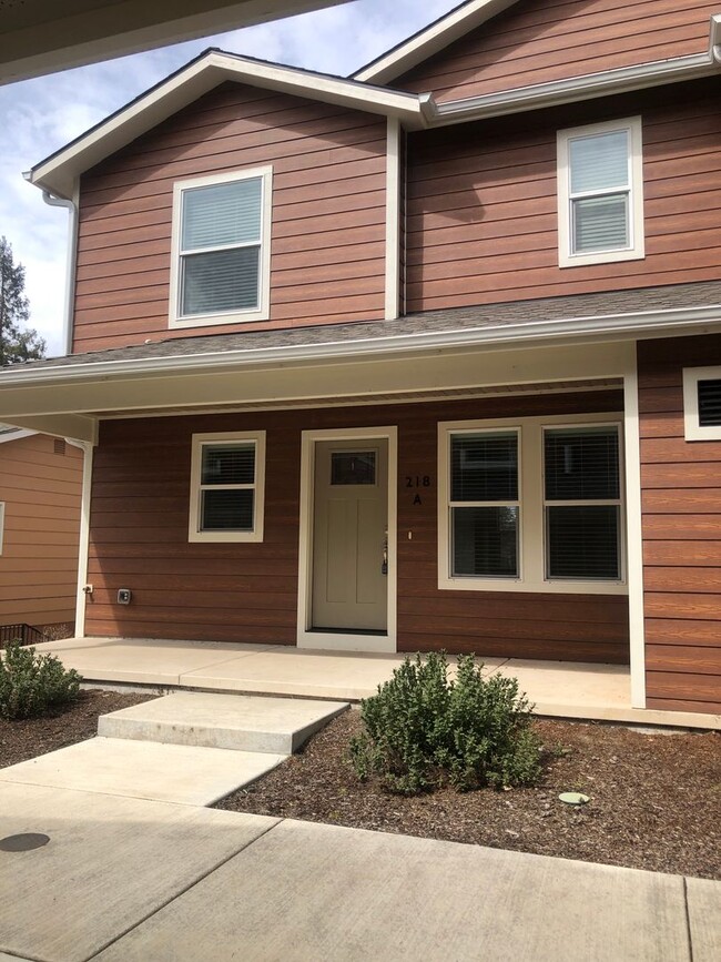 Building Photo - 218 N Shasta Ave