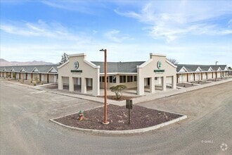 Building Photo - 1879 Peppertree Dr