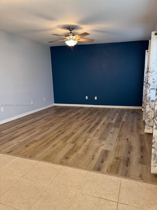 Building Photo - 910 SW Airoso Blvd