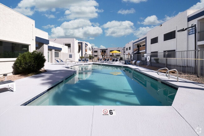 Building Photo - Celeste Glendale