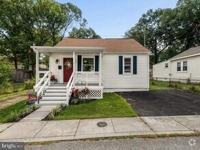 Building Photo - 409 Maple Ln NW