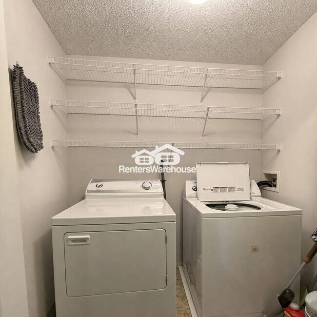 Building Photo - 2BD/1.5BA Townhome in New Prague Available 8/3!