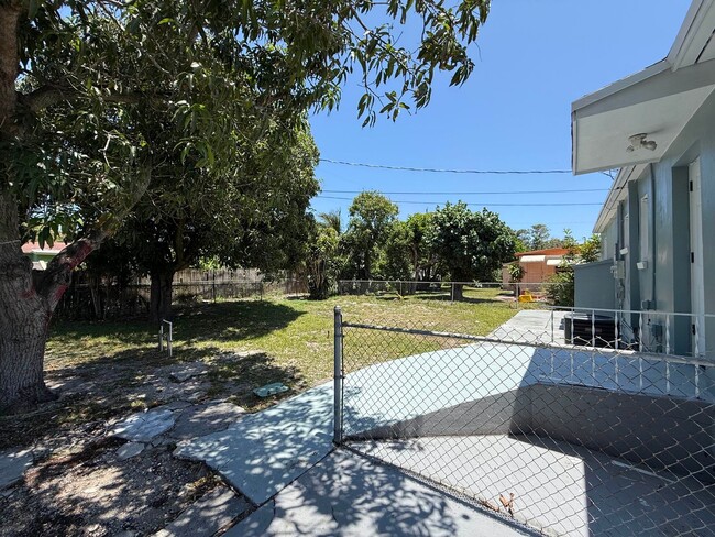 Foto del edificio - New Rental Listing in Riviera Beach, FL!
