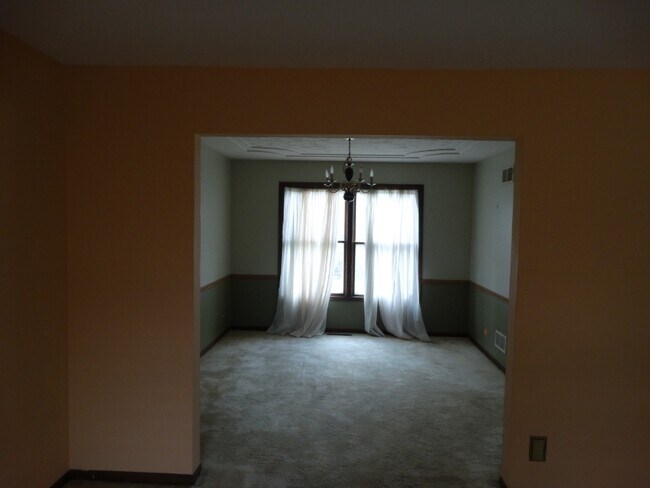 Building Photo - 135 Bryant Ave
