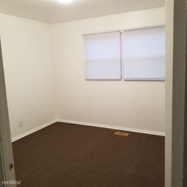 Building Photo - 3 br, 1 bath House - 3868 Strathmore Dr