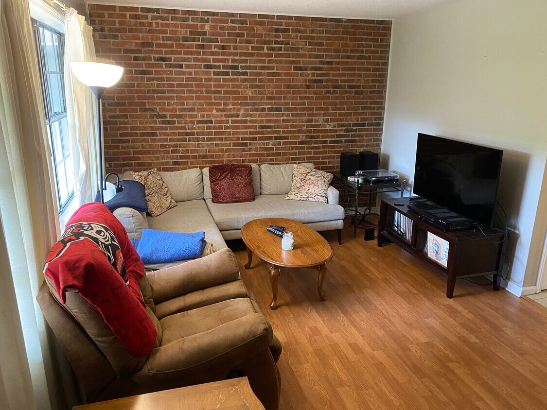 Primary Photo - 807 W Trinity Ave