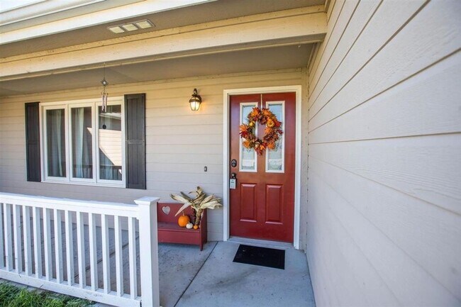 Foto del edificio - MINUTES FROM OGDEN GATE! LARGE BACKYARD!