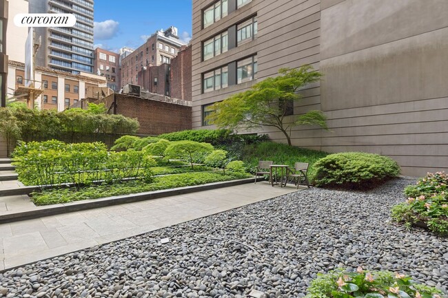 Building Photo - 505 Greenwich St