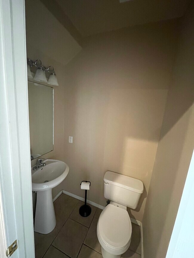 Half bath - 1019 E Kiowa Ave