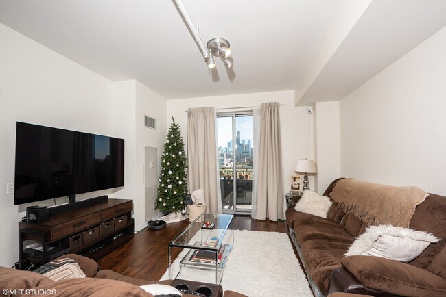 Foto del edificio - 437 W Division St