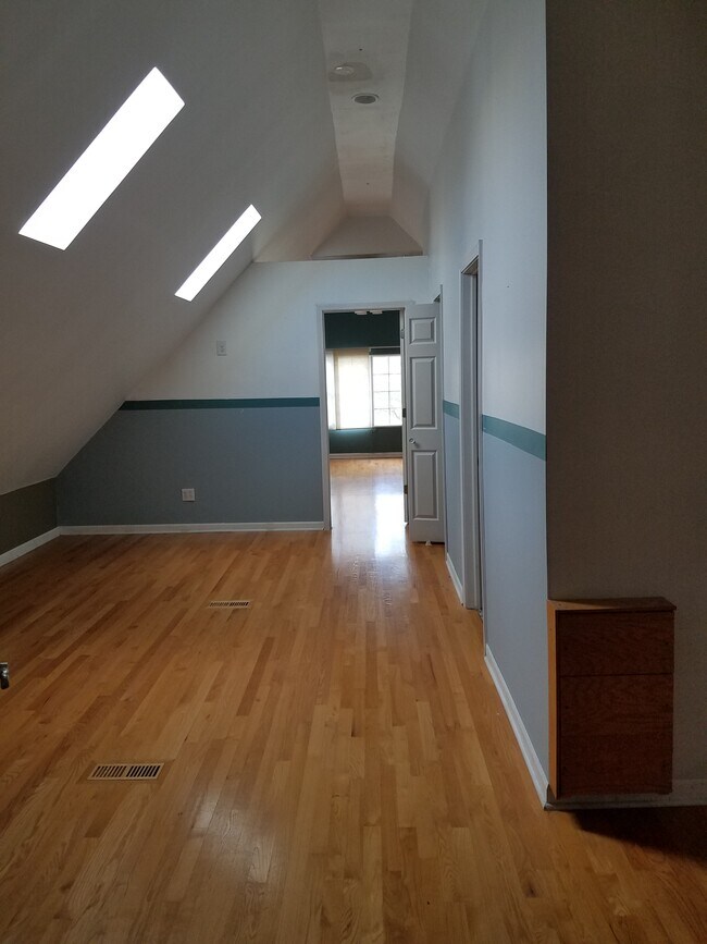 Building Photo - 2338 N Kimball Ave