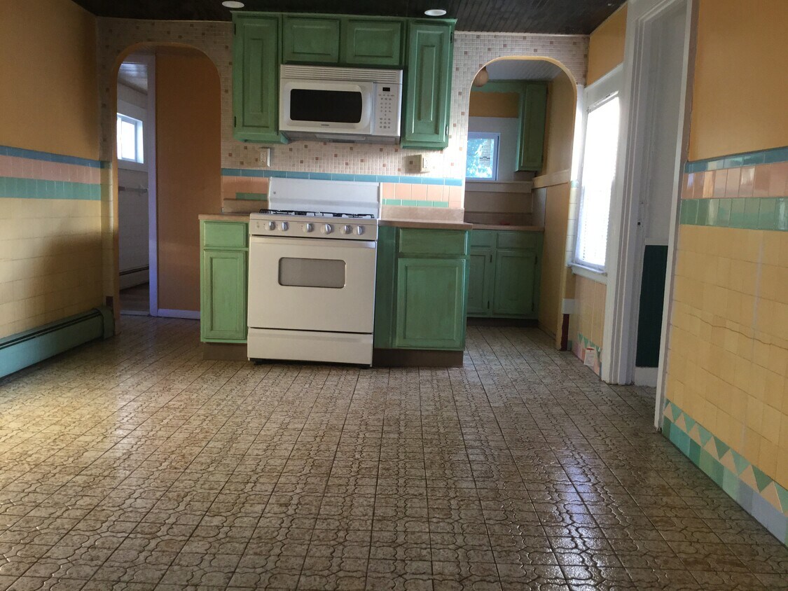 Primary Photo - 236 Saint John St
