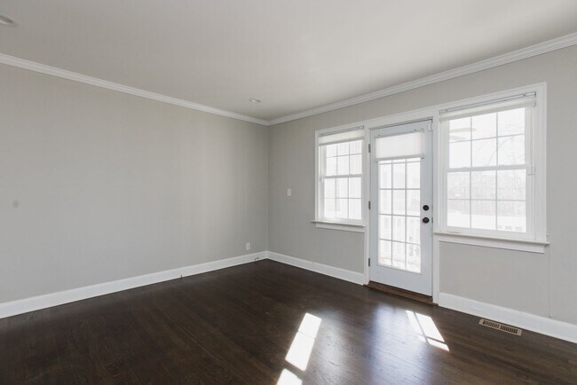 Building Photo - Chic Buckhead Condo with Courtyard Views & Walkable Lifestyle