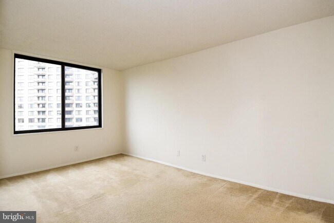 Foto del edificio - 5225 Pooks Hill Rd