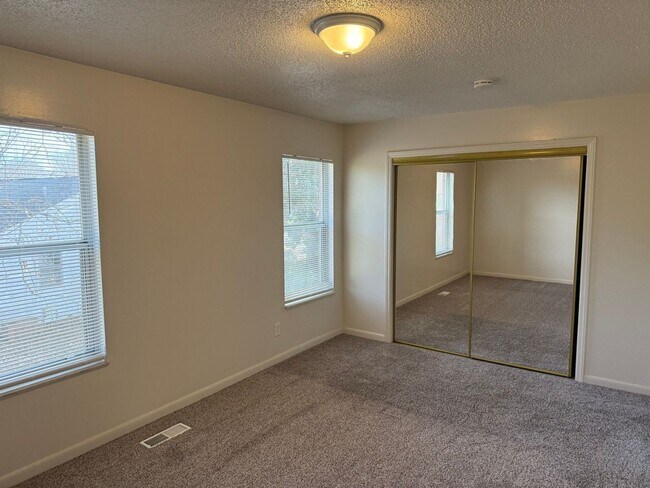 Building Photo - 1105 W Parkway Ave