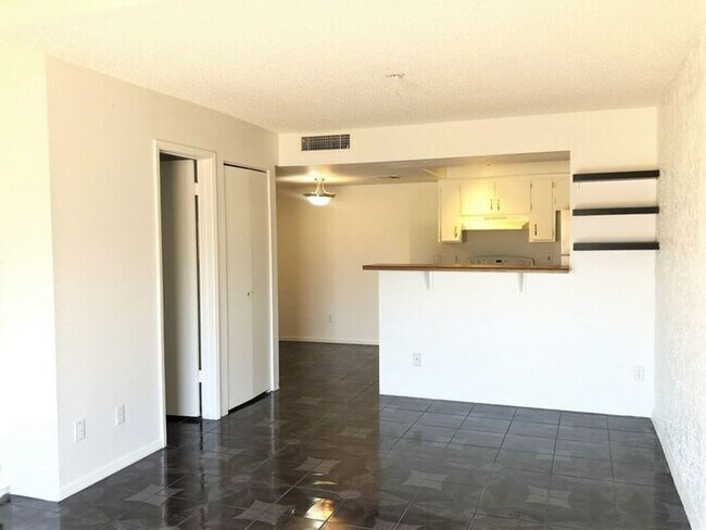 Foto del edificio - Loft Style Townhome