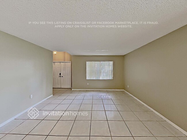 Foto del edificio - 2450 NW 72nd Ave