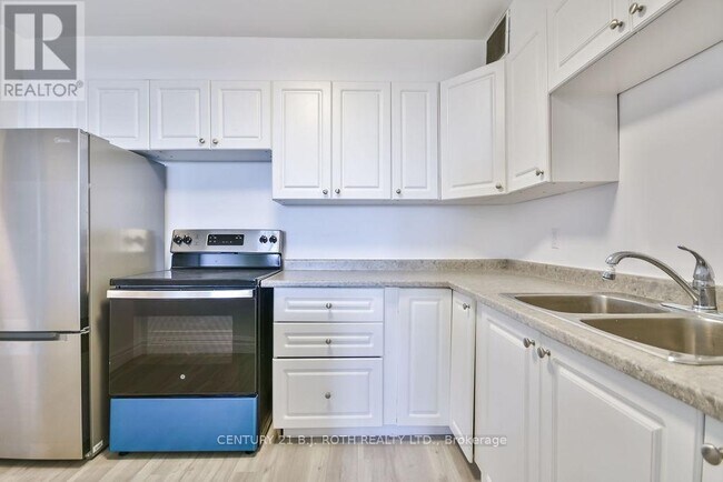 Photo du bâtiment - 2 Grove St E