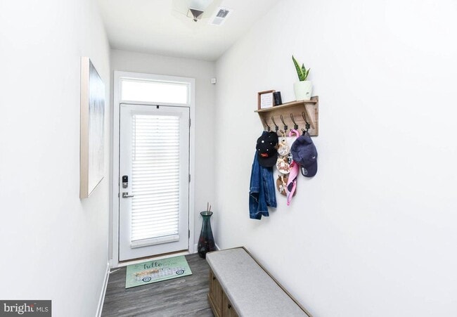 Foto del edificio - 7205 Sprouse Ct