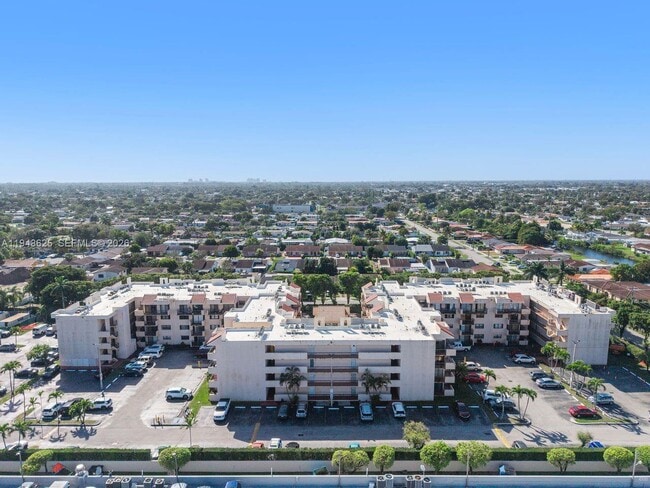 Building Photo - 995 SW 84th Ave