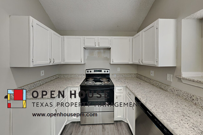 Building Photo - 2205 Turf Club Dr, Arlington