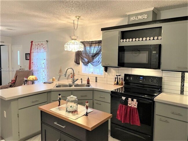 Foto del edificio - 8671 SW 18th Pl