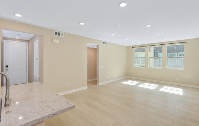 Building Photo - 1100 Lasso Way