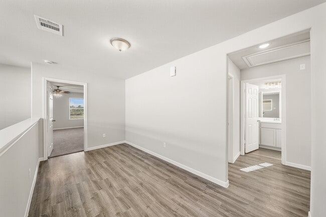 Building Photo - 13305 Nabob Dr