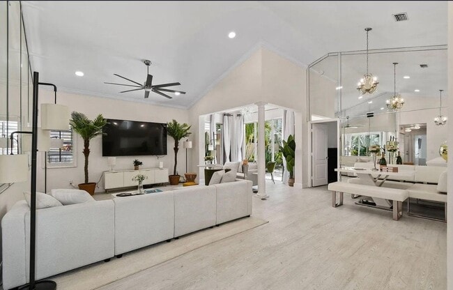 Foto del edificio - 9293 Heathridge Dr