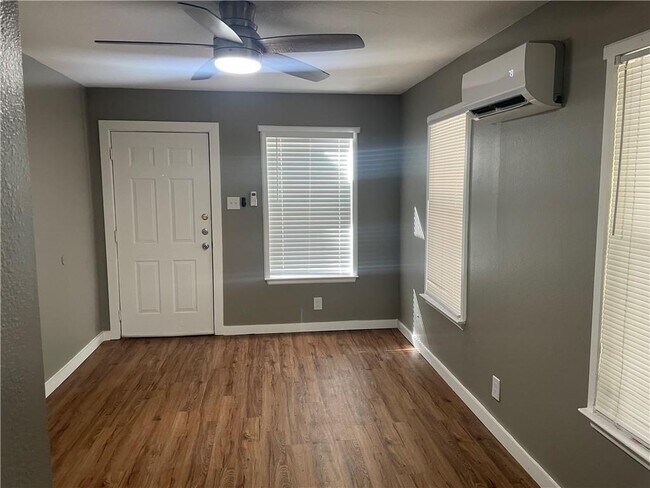 Foto del edificio - 1113 Haynes St