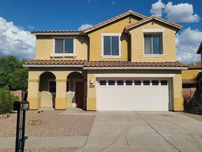 Foto del edificio - Beautiful 4-bedroom 3-bathroom - GREAT LOC...