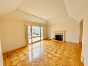 Building Photo - 147 Forest View Dr
