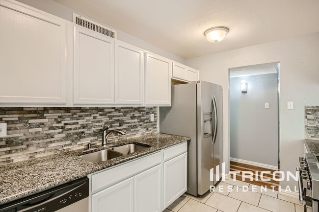 Foto del edificio - 7232 Harwick Ln