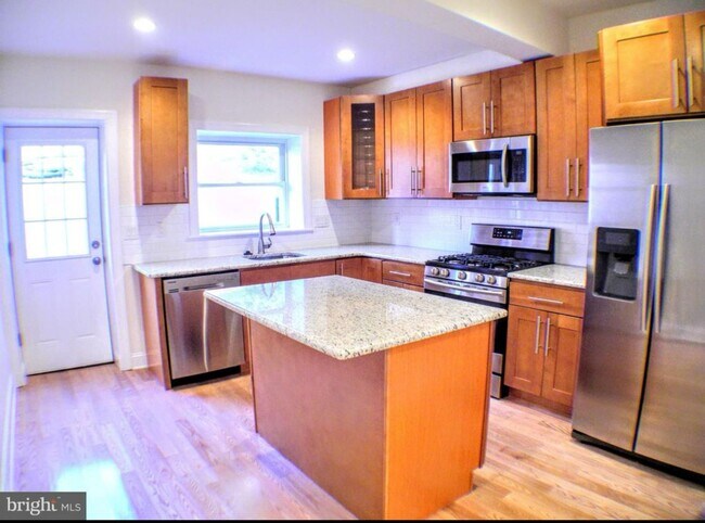 Foto del edificio - Gorgeous queen village property available