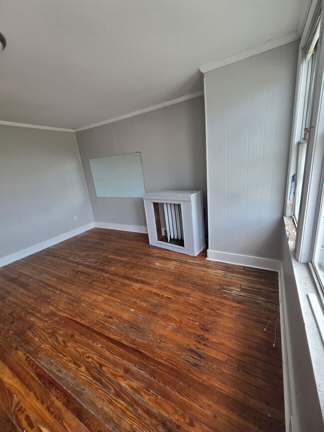 Foto del edificio - 3BR Home + Finished Basement + 1BR Apt