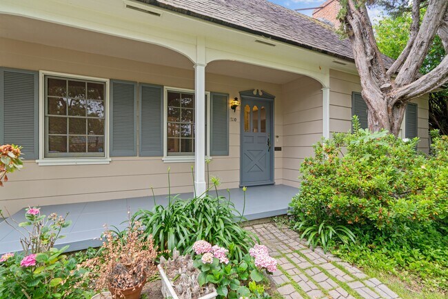 Building Photo - 12110 Cantura St