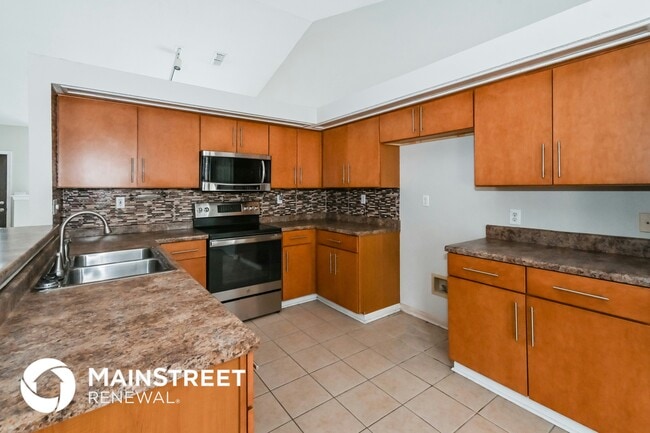 Building Photo - 5545 Annandale Dr