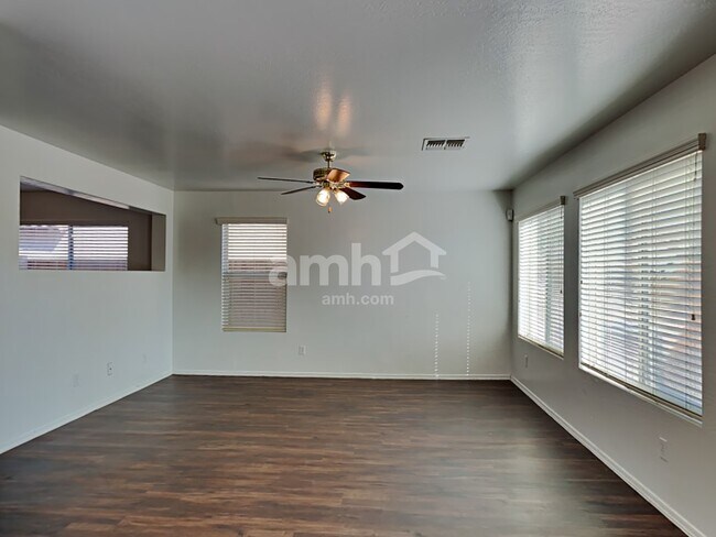 Foto del edificio - 1511 S 219th Ln