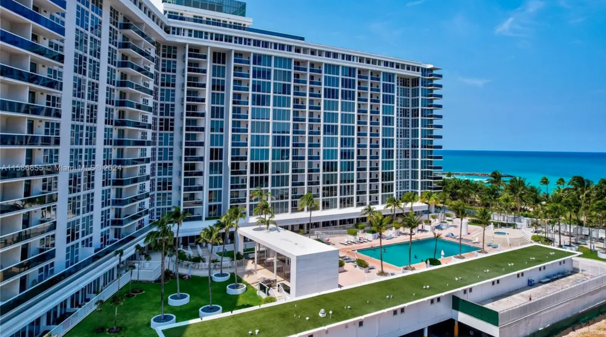 Primary Photo - 10275 Collins Ave