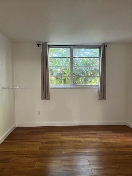 Foto del edificio - 680 NE 64th St