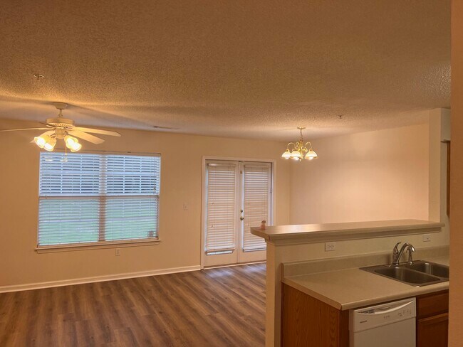 Foto del edificio - 240 Swaying Pine Ct