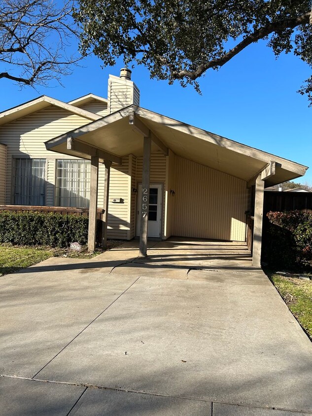 Primary Photo - Immaculate & move-in ready home waiting fo...