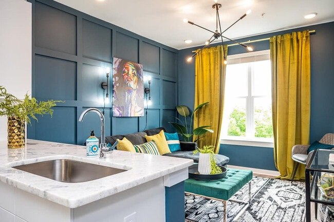 Building Photo - 525 Parkway Dr NE