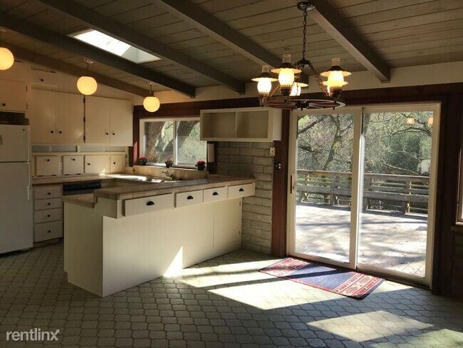 Foto del edificio - 3 br, 2 bath House - 281 Castle Hill Ranch Rd