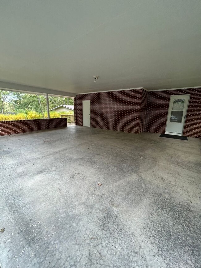 Building Photo - Charming 3 Bedroom Brick Ranch in Park Forest