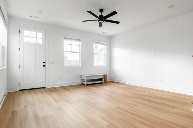 Building Photo - 1599 Brooks Ave